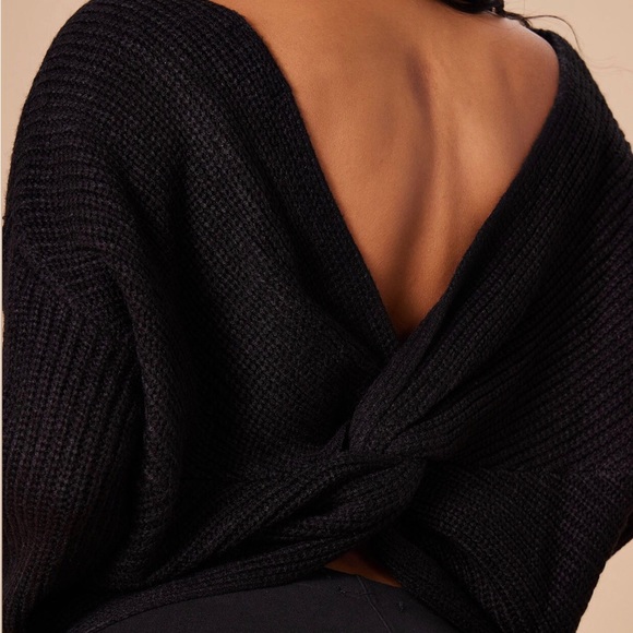 Beautiful Fashion Nova sweater - Picture 3 of 7